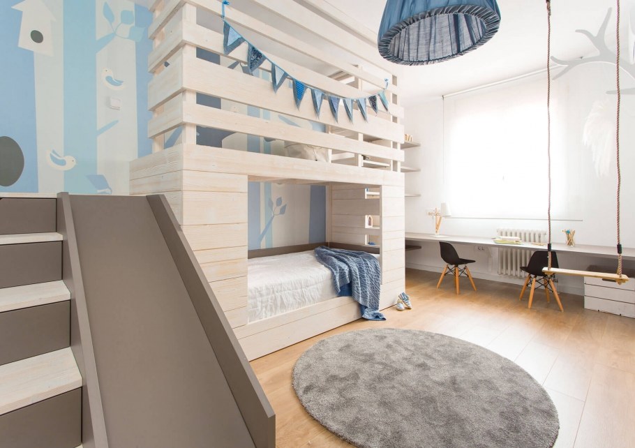 Спальня для мальчика с кроватью чердаком