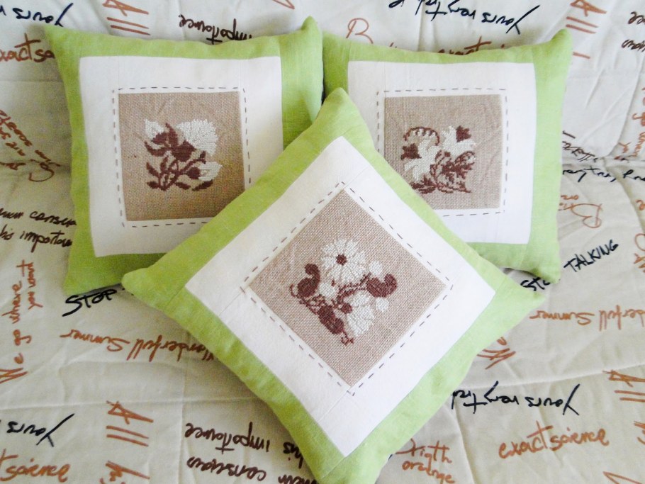 Диванные подушки с вышивкой