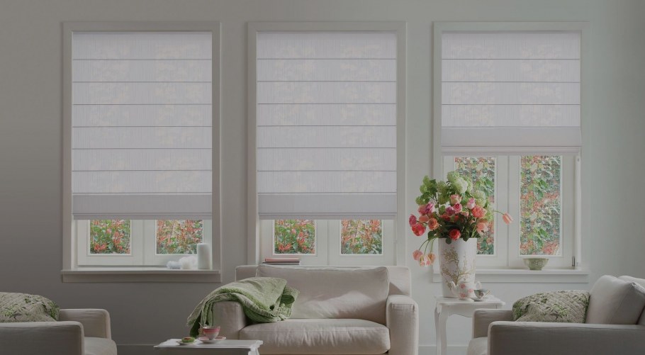 Римская штора для гостиной в современном стиле