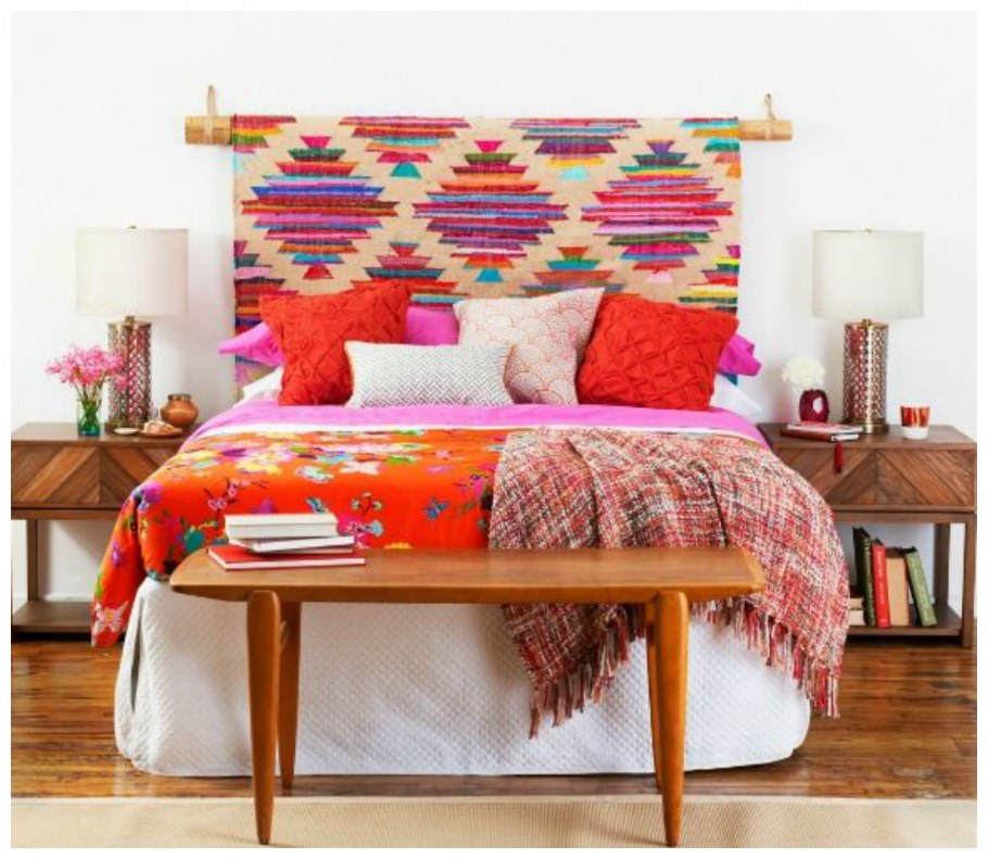 Ковер над кроватью