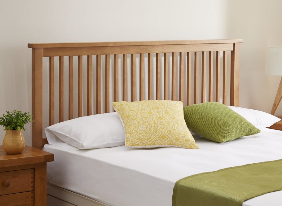 Изголовье кровати из дерева