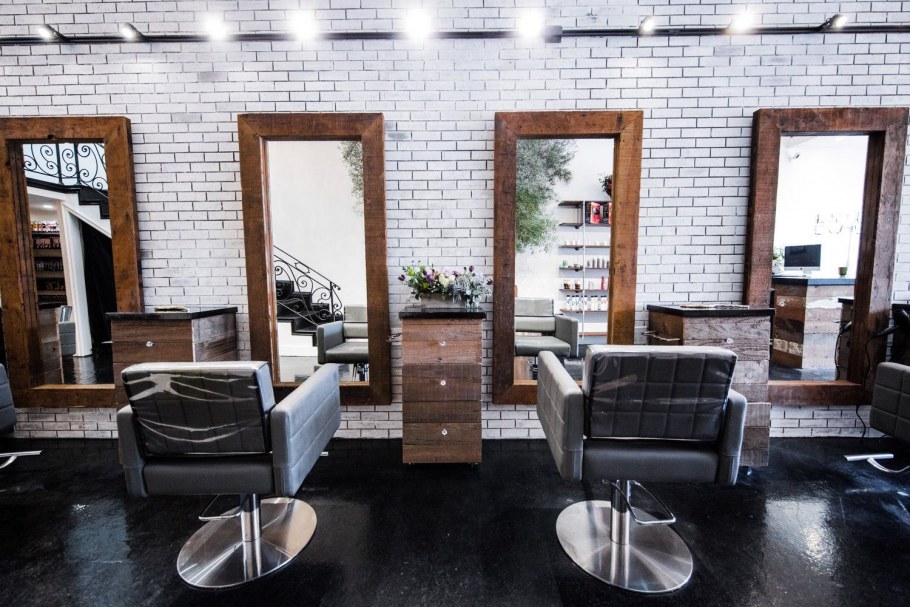 Интерьер салона красоты под дерево
