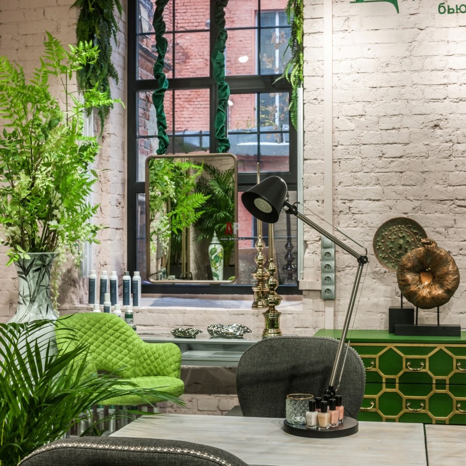 Зелень в интерьере салона
