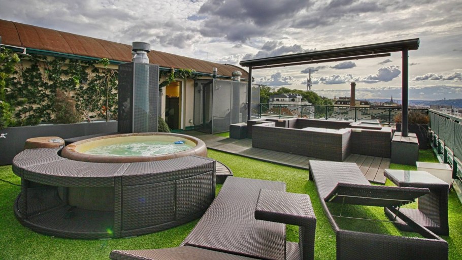 Rooftop Jacuzzi Apartment Prague