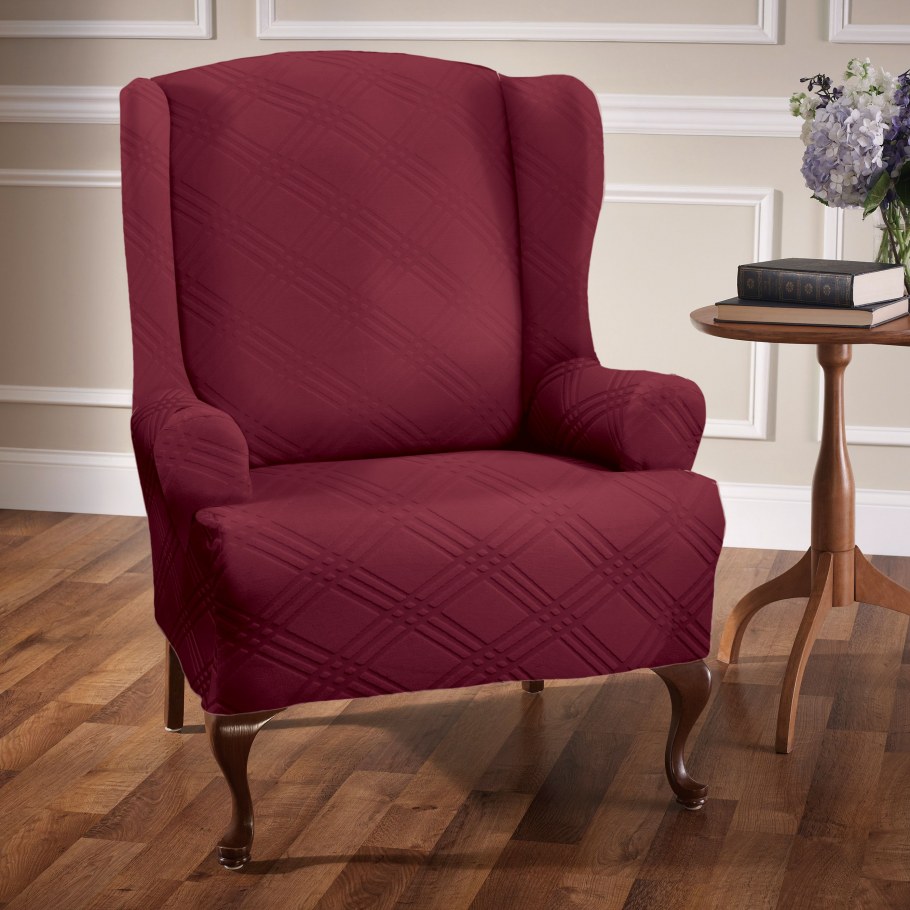 Камин и кресло