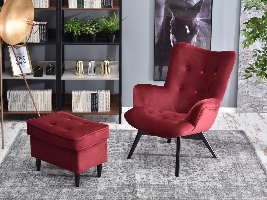 Стильное бордовое кресло
