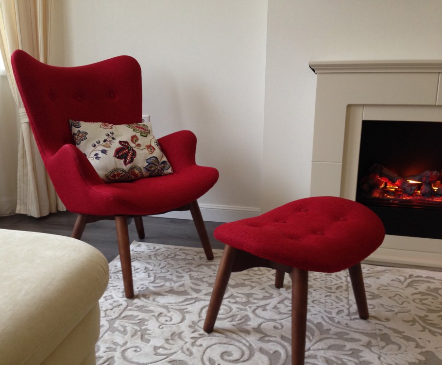 Кресло на ножках ретро