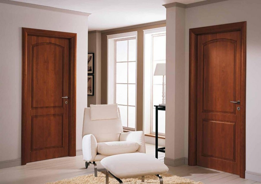 Интерьер комнаты с дверью