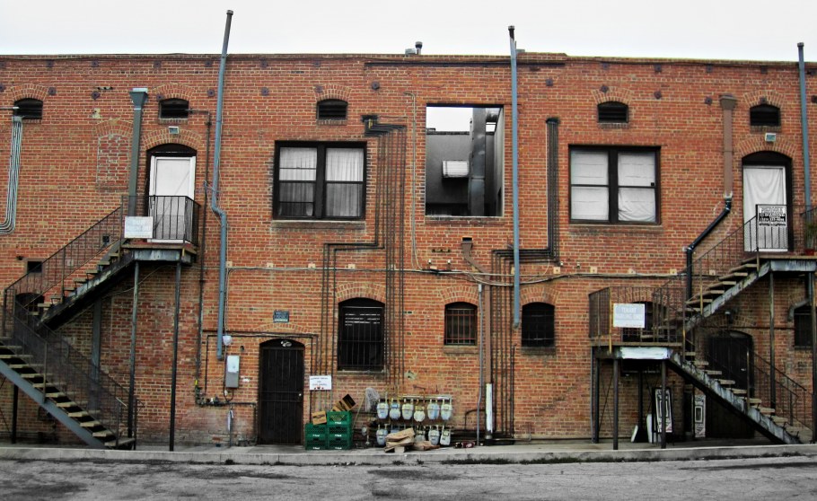 Старые кирпичные здания