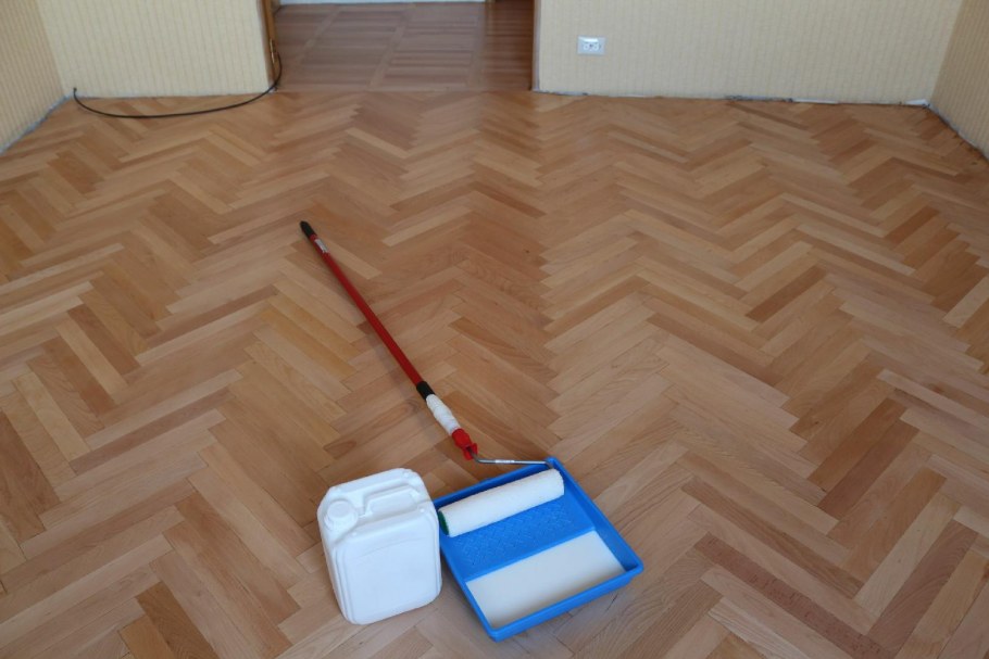Лакированный деревянный пол