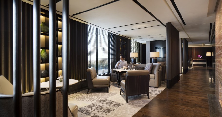 Новая площадь 6 Cabinet Lounge