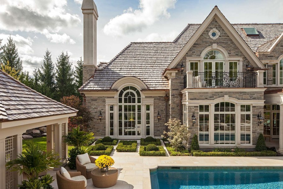 Одноэтажные дома в дворцовом стиле