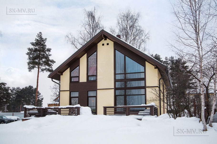 Кирпичный дом с панорамными окнами двухэтажный