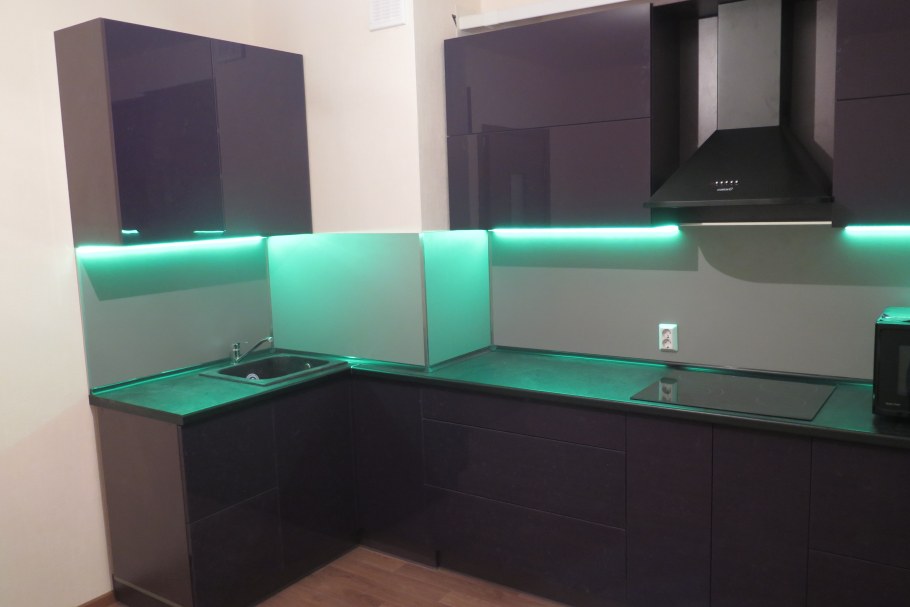 Кухня эмаль шпон с интегрированными ручками