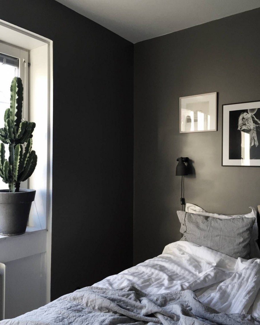 Темно серые стены в спальне