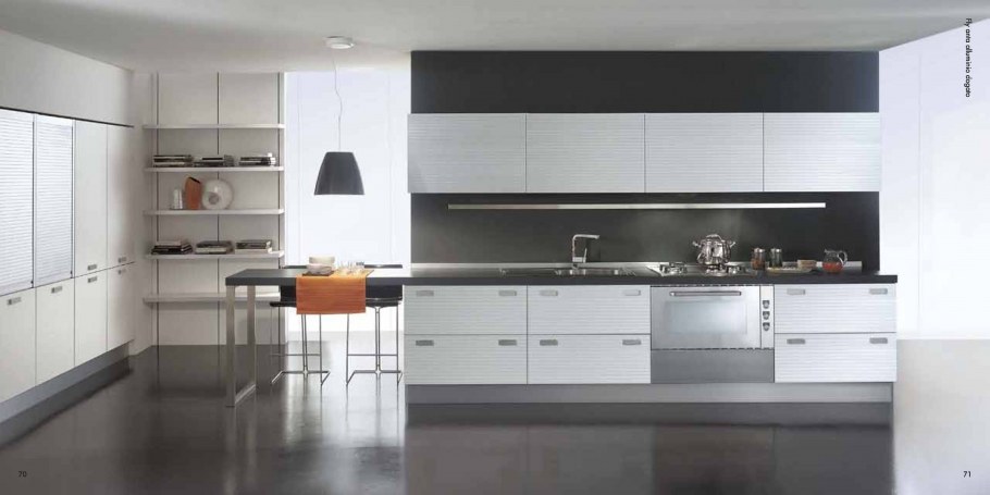 Серебристые кухонные гарнитуры