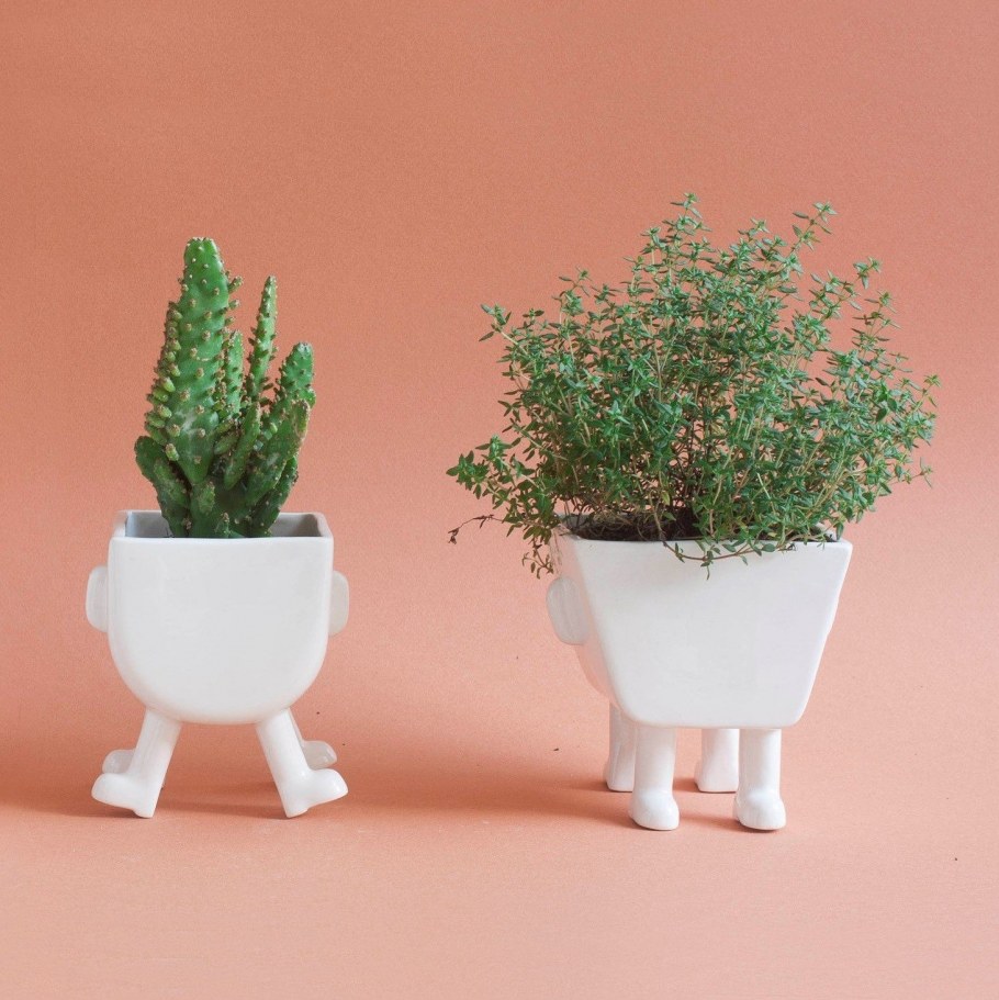 Кашпо на ножках для цветов