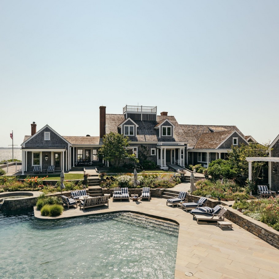 Маленький дом в колониальном стиле