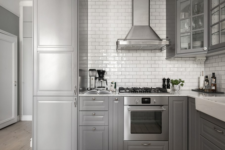 Серая кухня икеа кабанчик