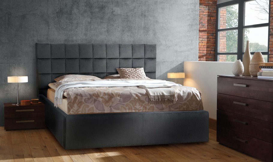 Кровать с кожаным изголовьем