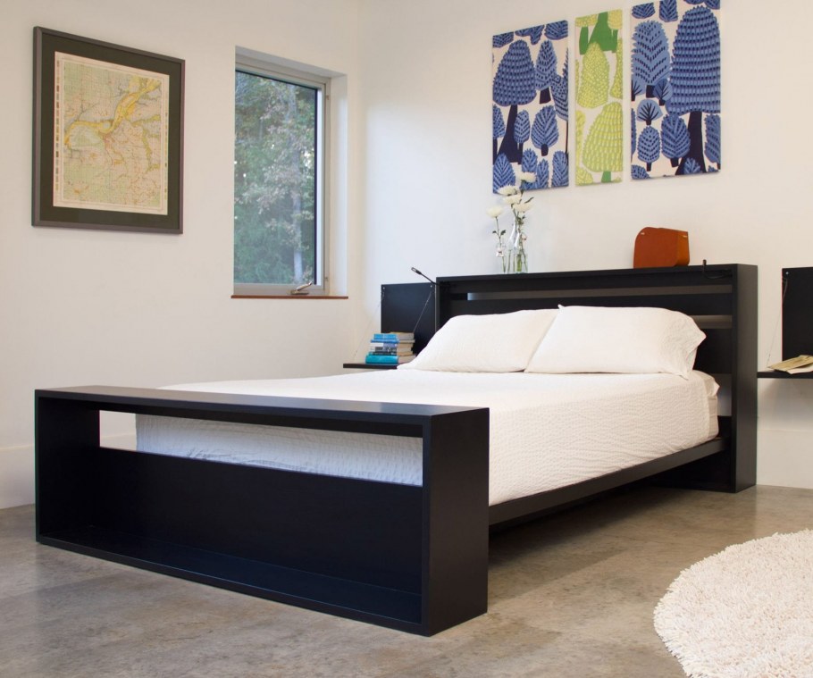 Кровать с тумбочками