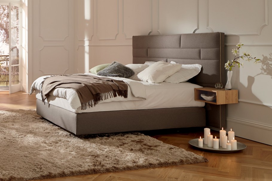 Мягкое изголовье для кровати с полкой