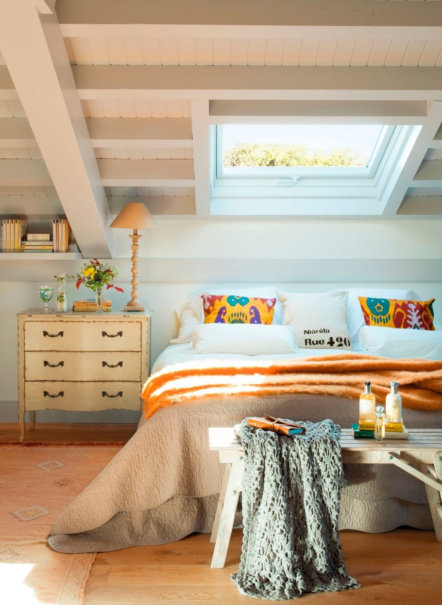 Небольшая комната на чердаке