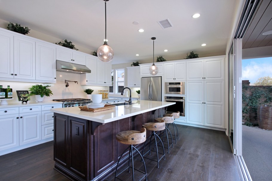 Дизайнер интерьера кухни