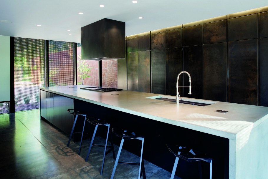 Кухня с фасадами под металл