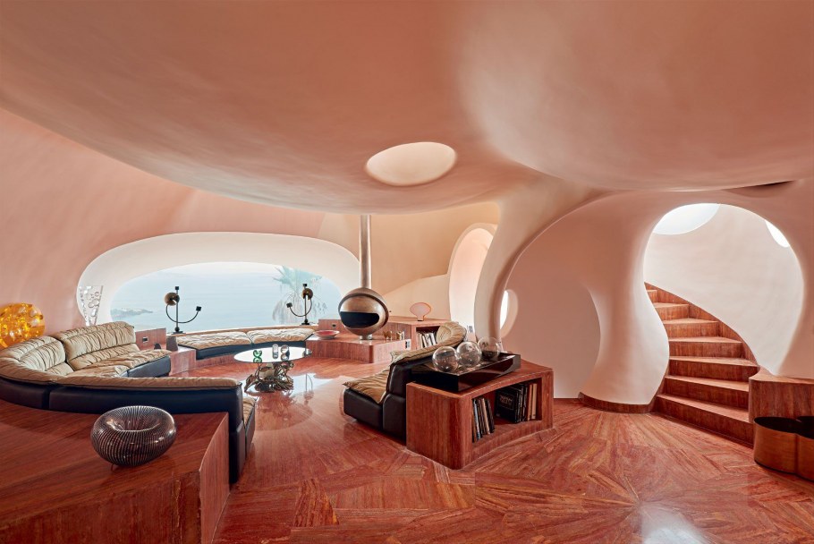 Дворец пузырей Пьера Кардена