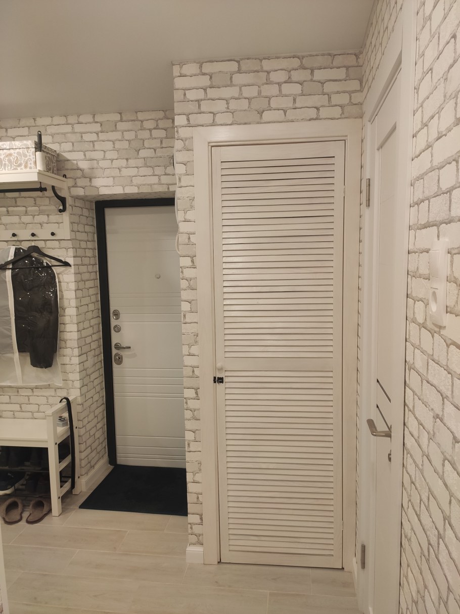 Шкаф с жалюзийными дверцами 140см