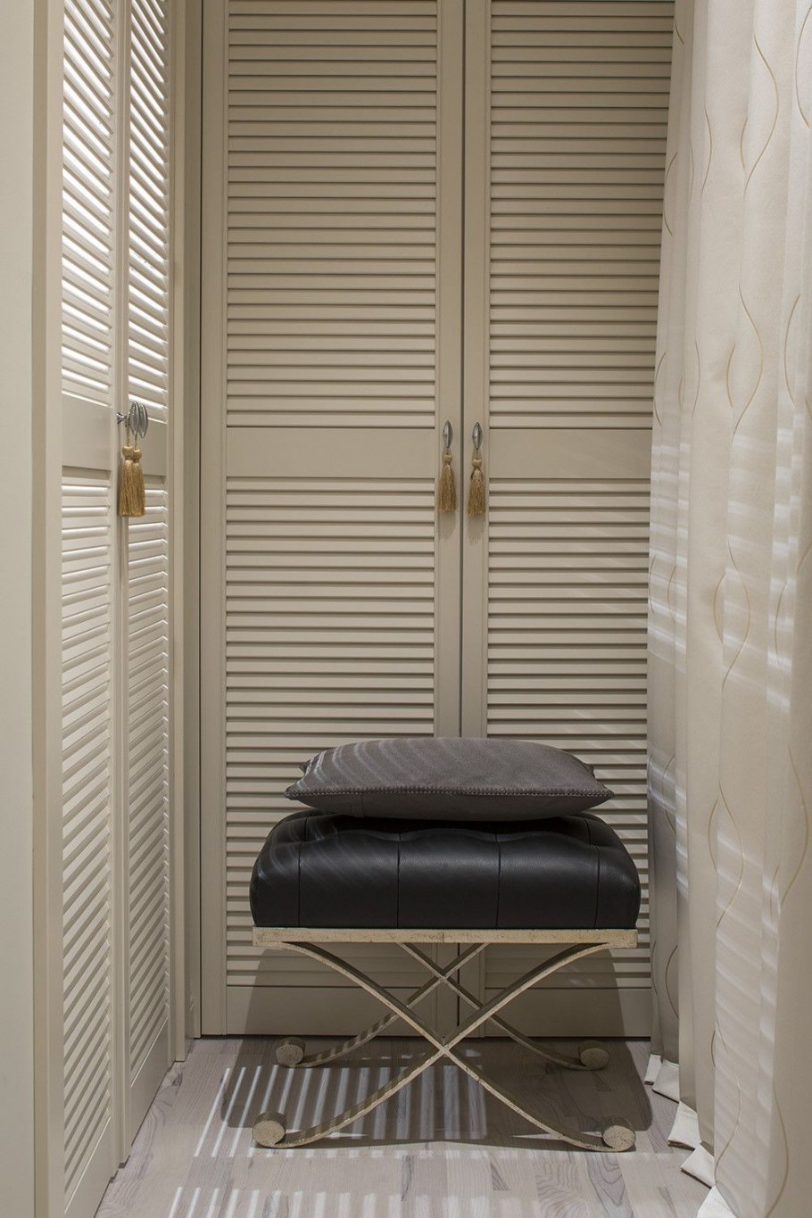 Жалюзийные двери в гардероб