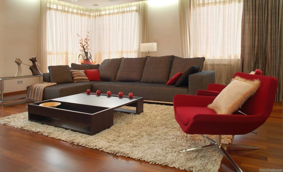 Угловой диван и ковер в интерьере