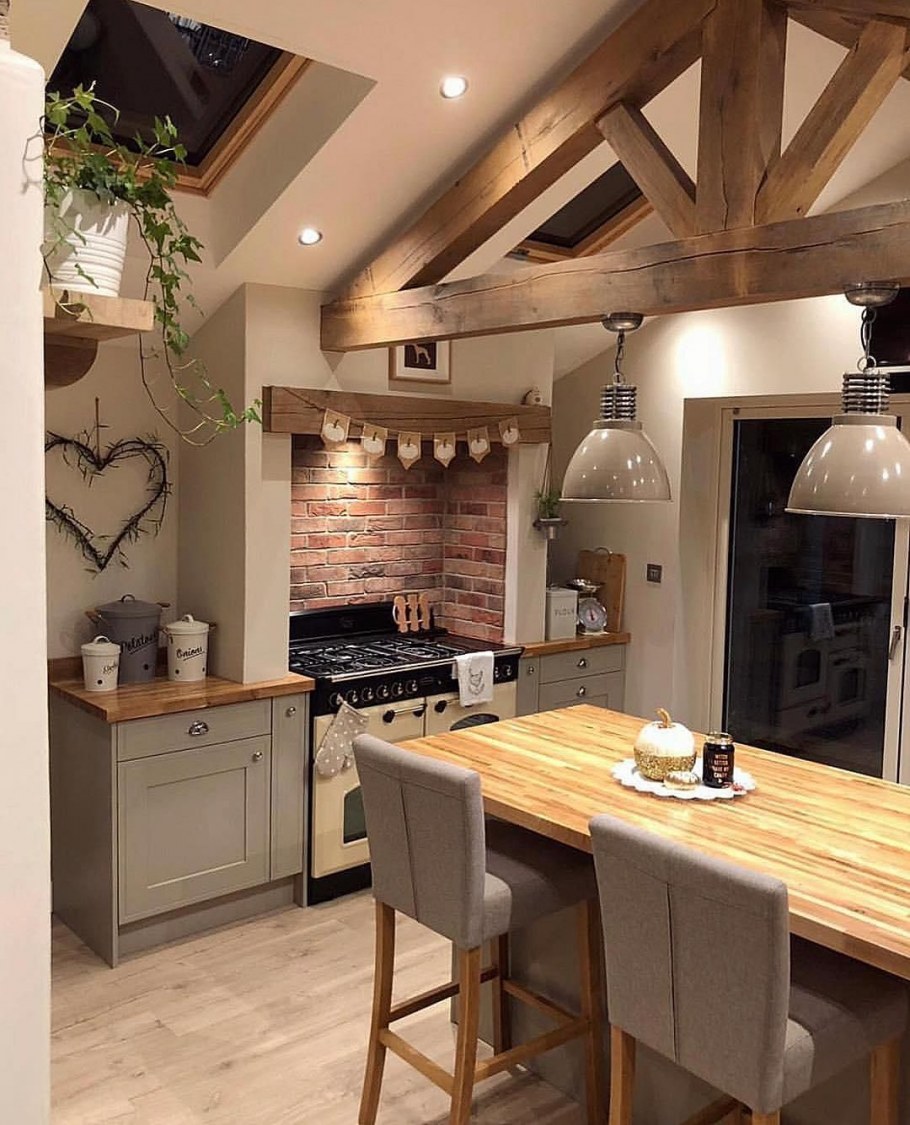 Интерьер кухни в частном доме