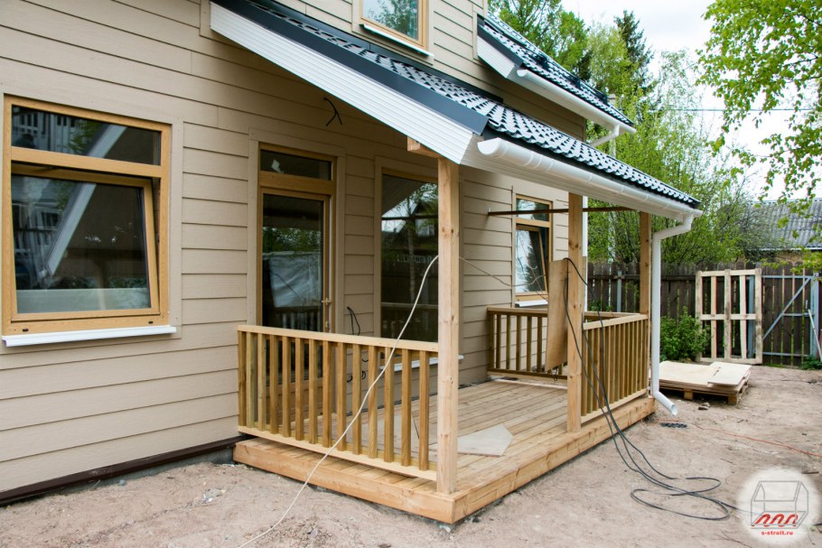 Небольшой дом с террасой