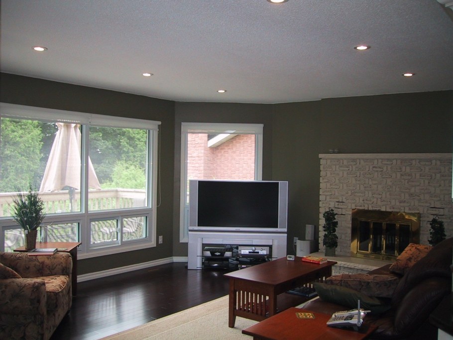 Расположение точечных светильников в гостиной