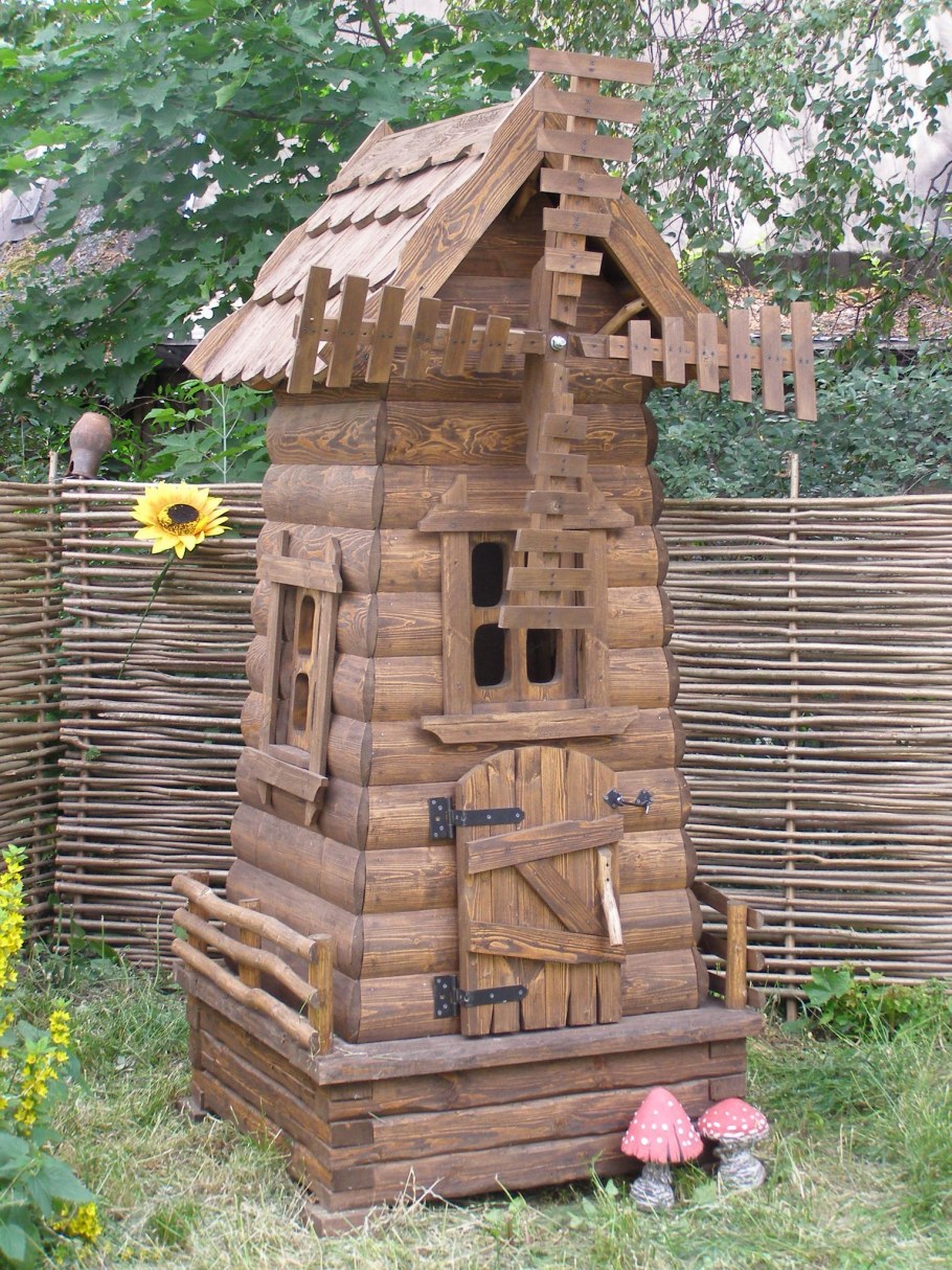 Декоративные домики для сада из дерева