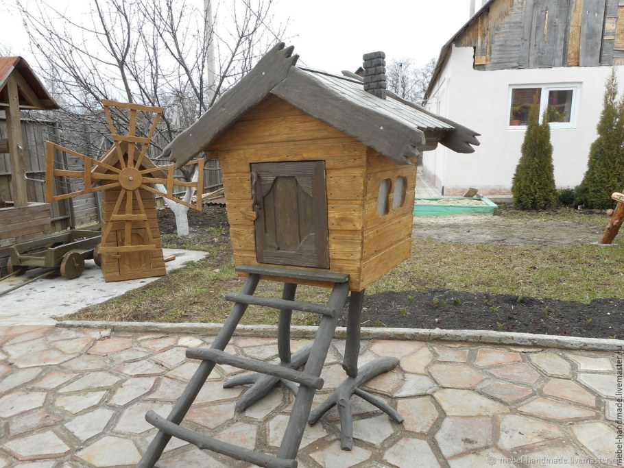 Декоративные домики для сада из дерева