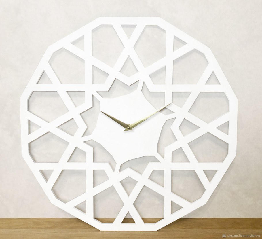 Часы деревянные белые