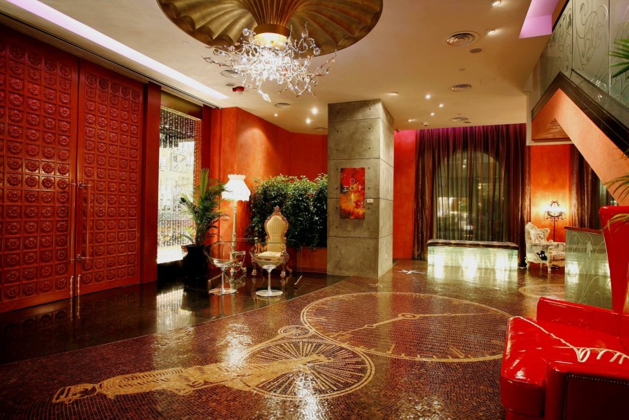 Чанделиер Холл