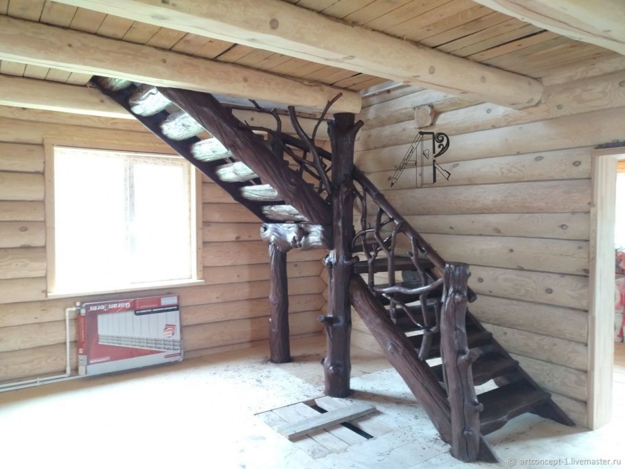 Деревянная лестница с поворотом