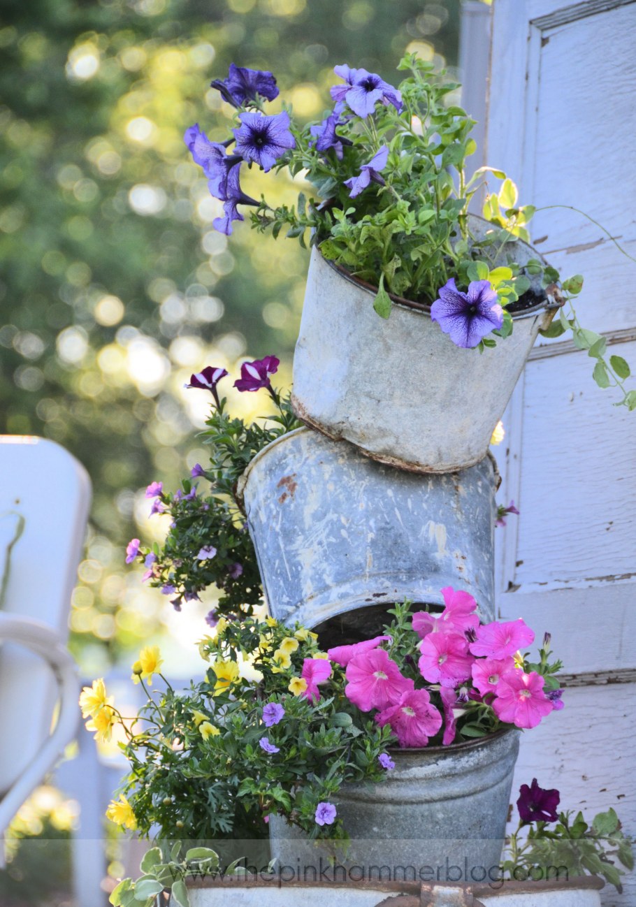 Декор ведра на даче