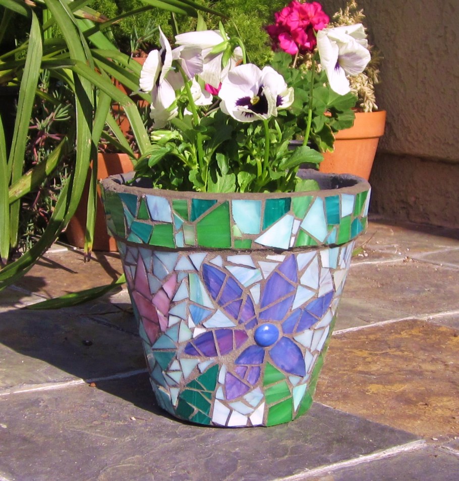 Вазон из пластикового ведра