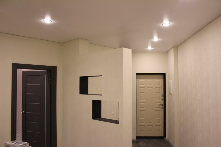 Обои для прихожей и коридора в доме