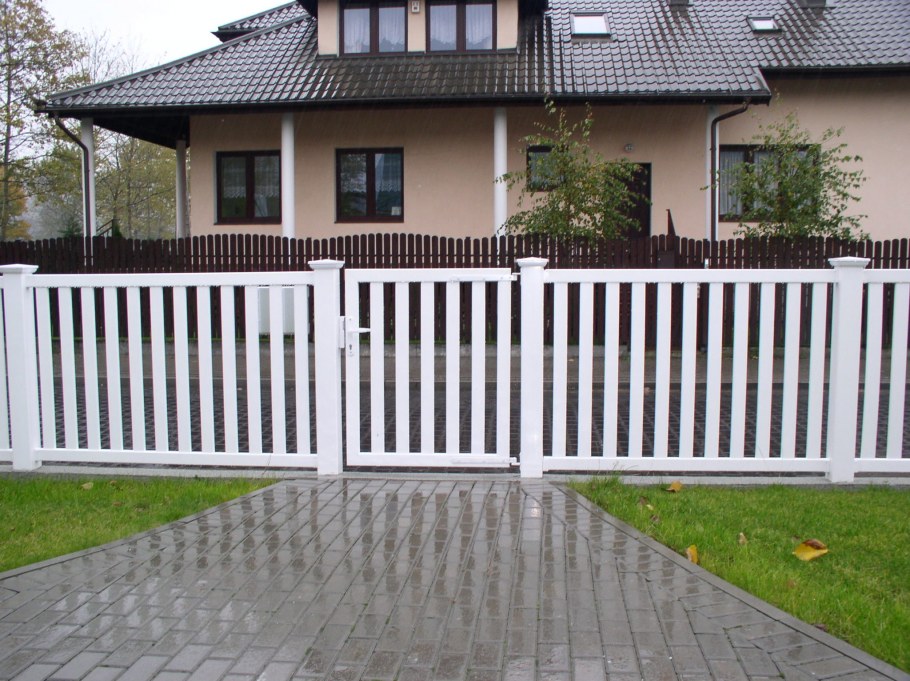 Пластиковый штакетник для забора