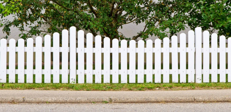 Забор деревянный штакетник белый