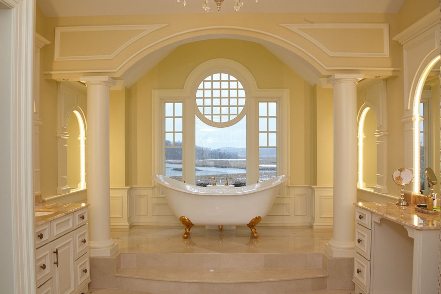 Колонна фасады ванна