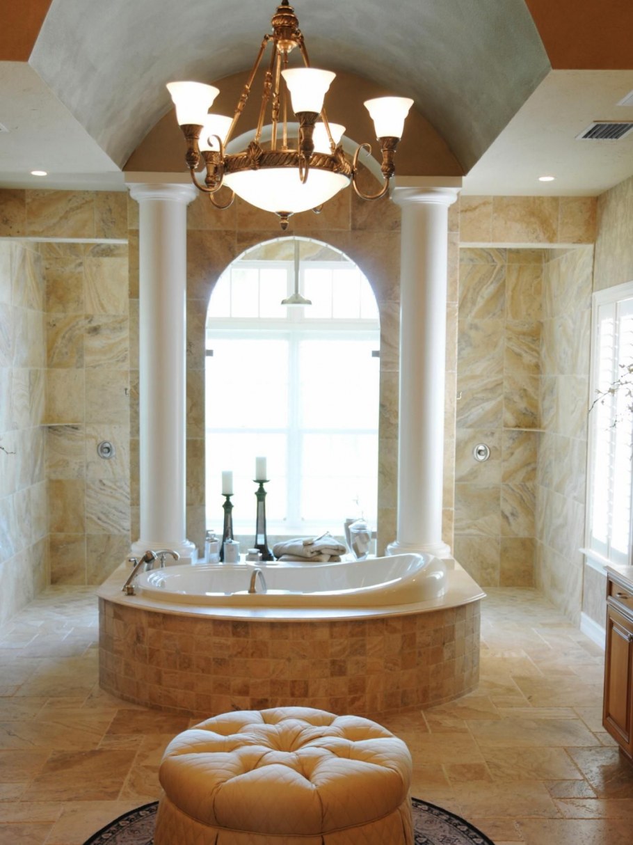 Ванна посередине комнаты