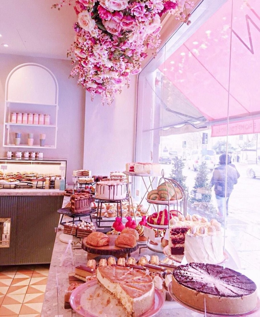 Интерьер кондитерского магазина