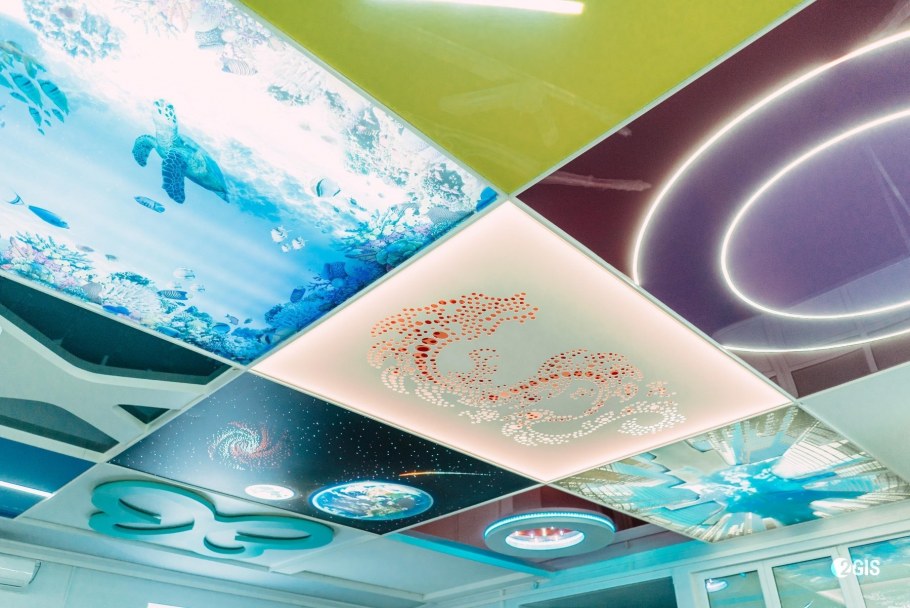 Цветные натяжные потолки